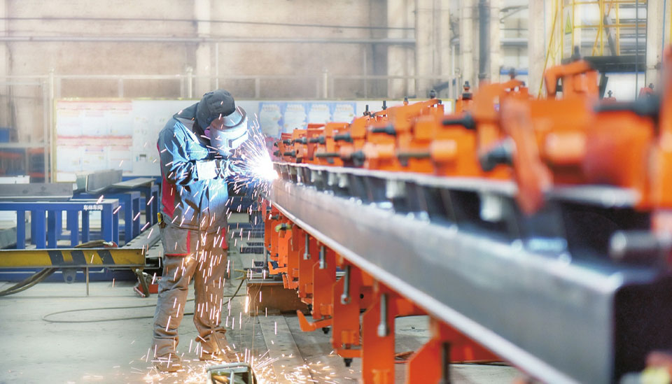 一座機車廠的“活力密碼”坐落于大同市區(qū)西南的這座企業(yè)，已走過70個春秋，逐步演變成今天的“中車大同電力機車有限公司”。